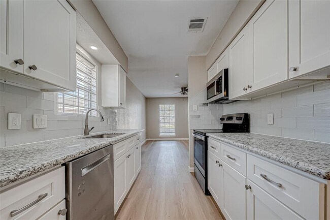 Building Photo - 7315 Housman St