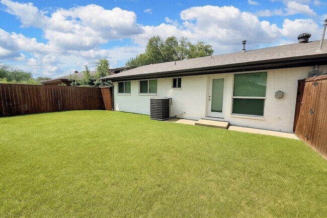 Building Photo - 2646 Heatherwood Dr