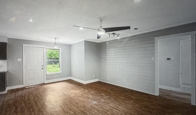Building Photo - 928 Duty Ave