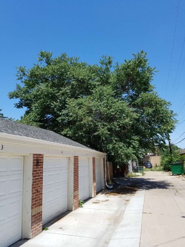 Building Photo - 1 Bed 1 Bath Mayfair Apartment With Garage in Denver! Available Now!