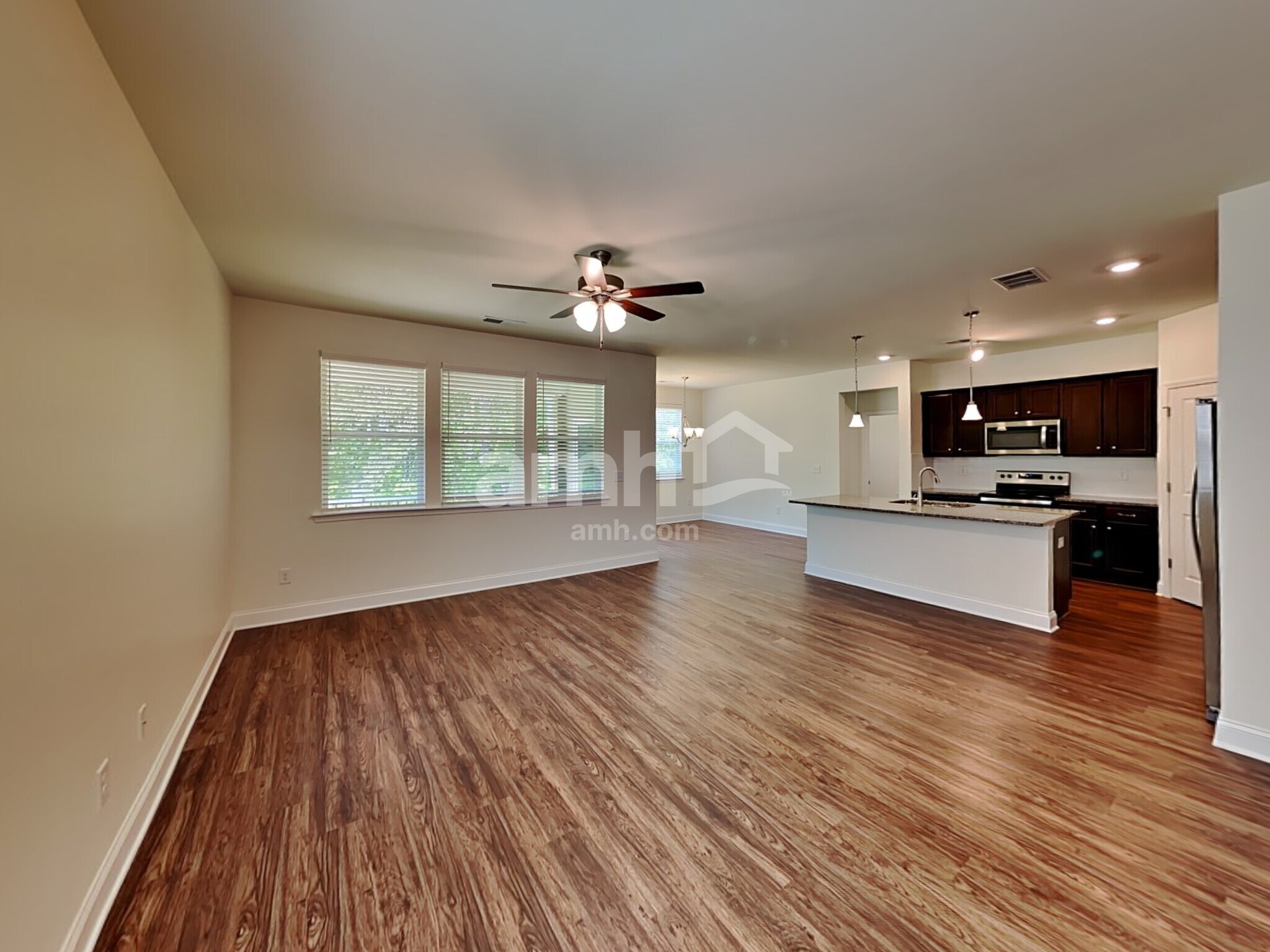 Building Photo - 586 Slew Dr