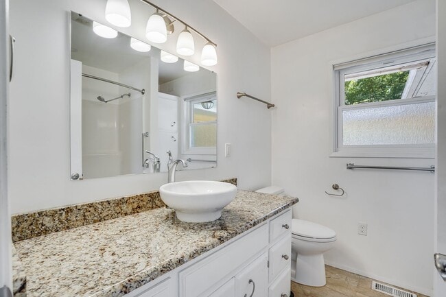 Building Photo - Beautiful 4 Bed, 2 Bath Rental Home in Hap...