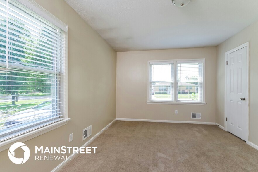 Building Photo - 8003 Canna Dr