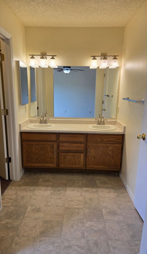 Building Photo - 3855 Blazingwood Way