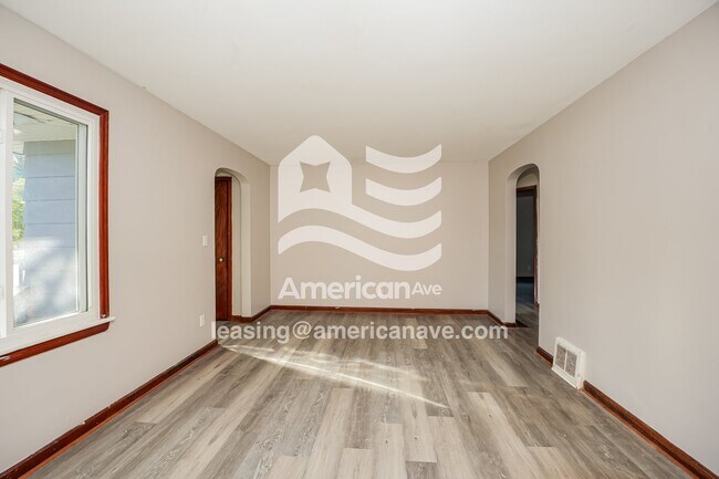 Building Photo - 158 Hawk Ave