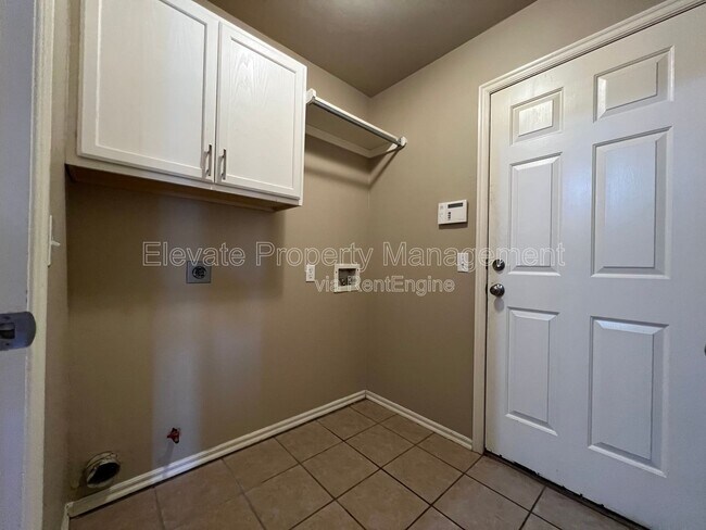 Building Photo - 1709 Del Simmons Dr