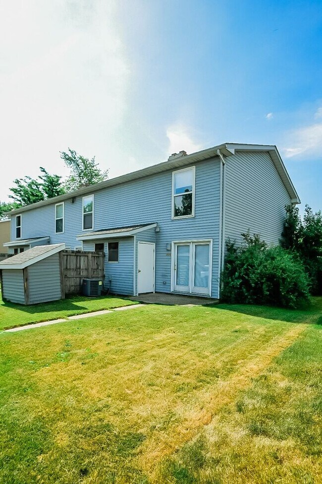 Building Photo - 2225 Yorktowne Dr