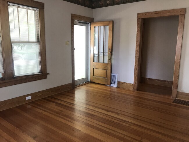 Building Photo - 119 N Normal St