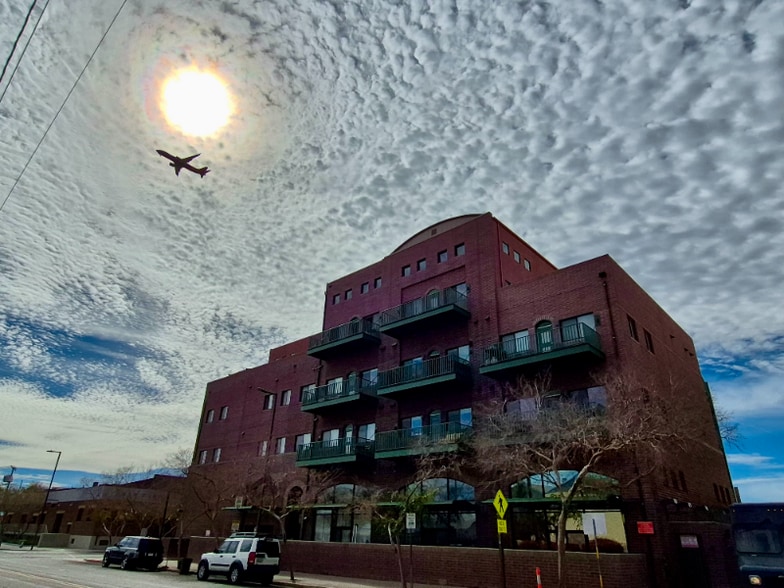 Building Photo - 424 S 2nd St