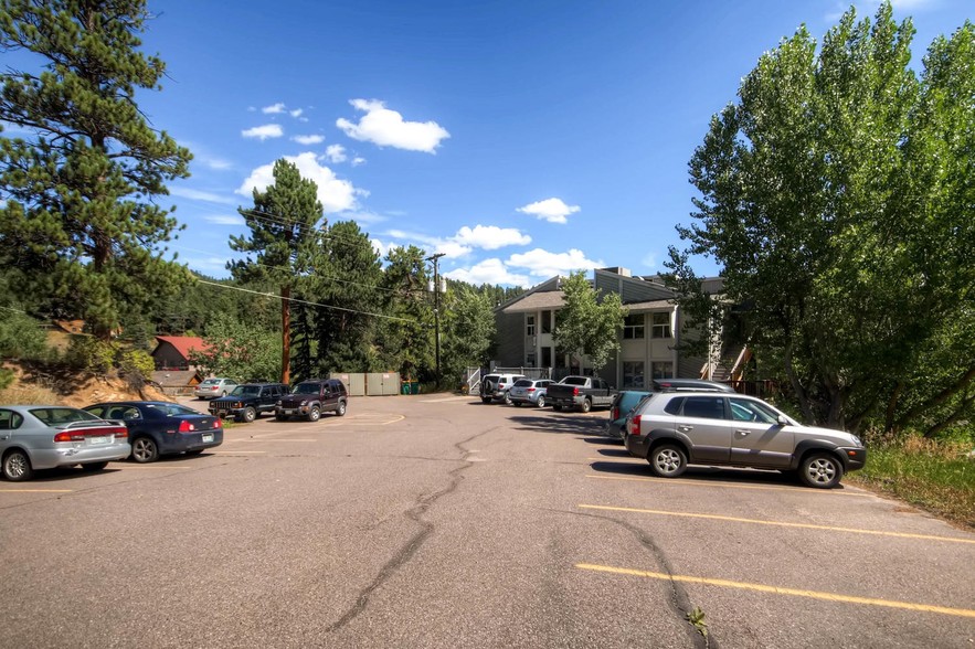 Building Photo - 27902 Meadow Dr