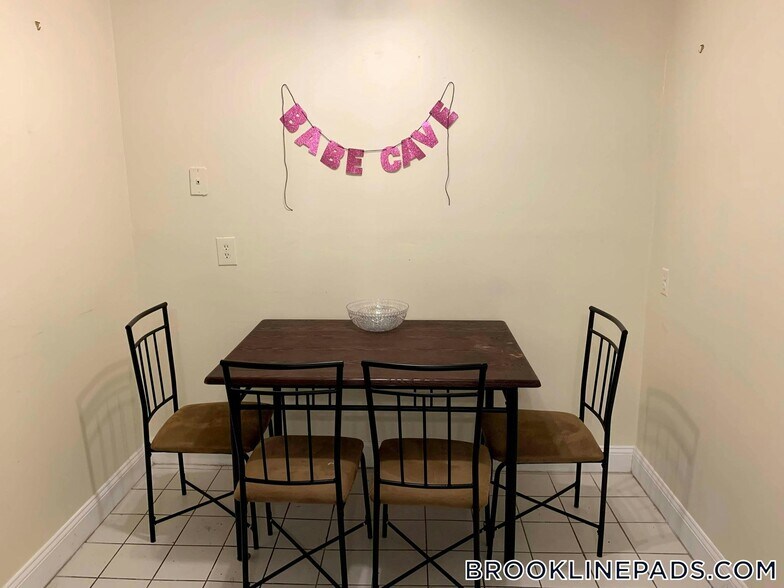 Building Photo - 216 Freeman St