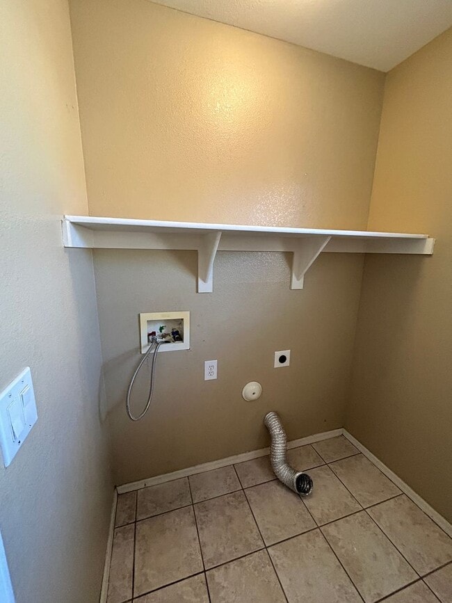 Building Photo - 3Bdm 2.5Ba Avondale Home with a Loft! *NO ...