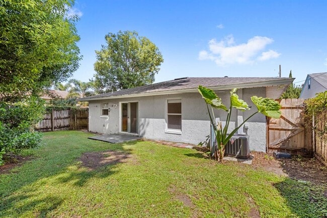 Building Photo - 126 Page St