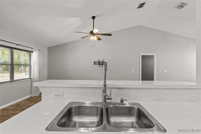 Building Photo - 17 Eugenia Ct N