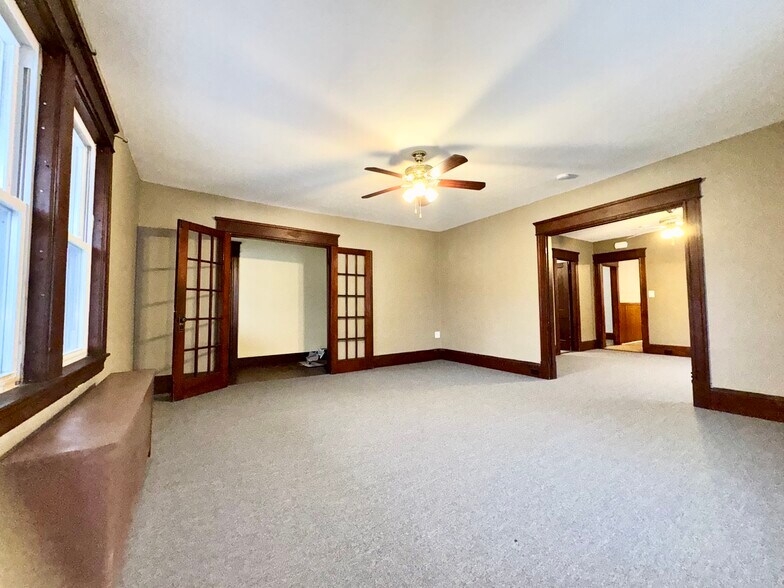 Building Photo - 328 Stevens St