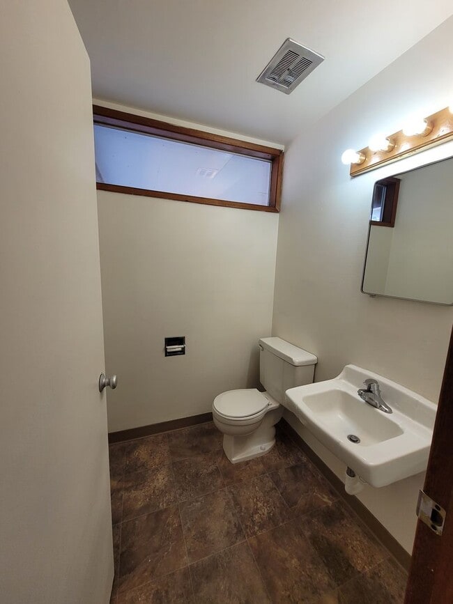 Building Photo - 207-209 Carswell Dr