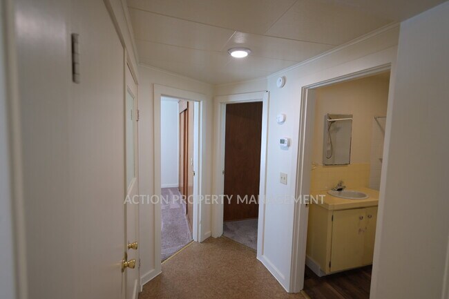 Building Photo - 3 bed 1 bath home in Port Angeles
