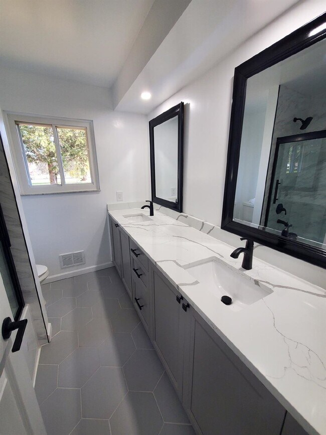 Building Photo - 3 Bedroom, 2 Bathroom Ranch, Updated Throughout, Granite, Stainless, 2 Beautiful Full Baths, Upda...