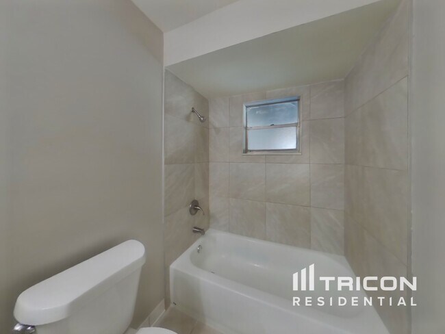 Building Photo - 638 Alton Rd