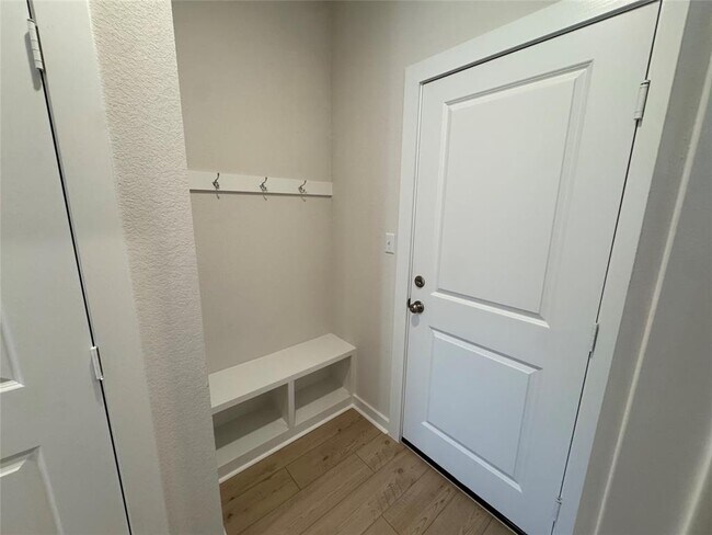 Building Photo - 116 Corn Ln