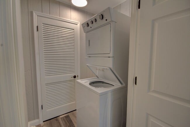 Building Photo - Remodeled 2 bed home