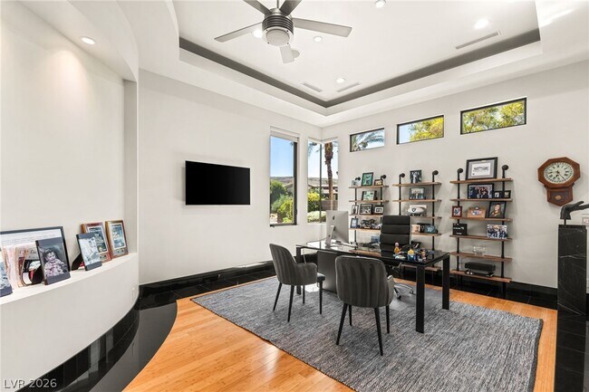 Building Photo - 2 Castle Oaks Ct