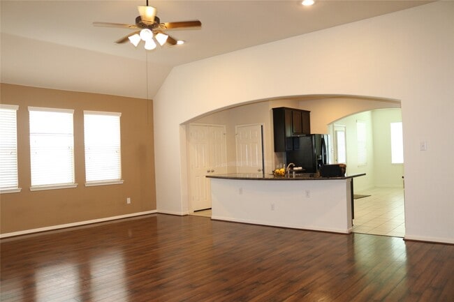 Building Photo - 24522 Via Salerno Ct