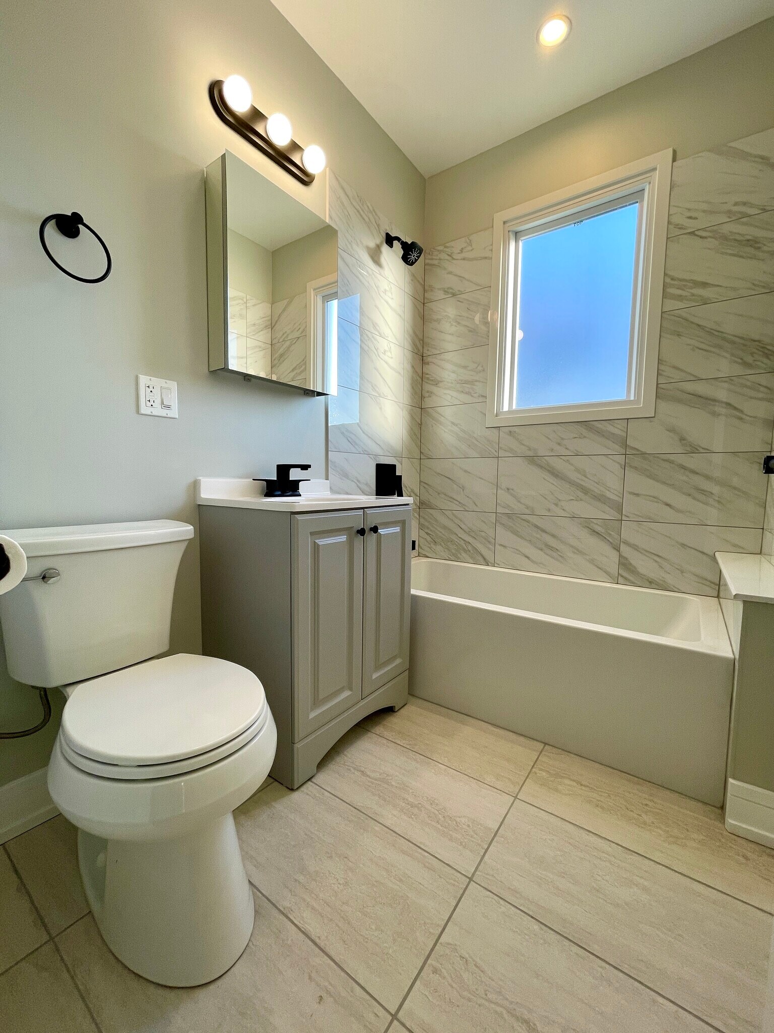 Building Photo - 2937 N Ashland Ave