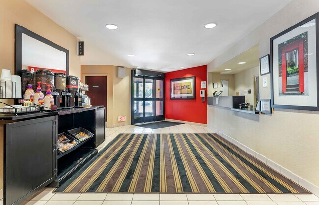 Building Photo - Furnished Studio-Richmond - Hilltop Mall