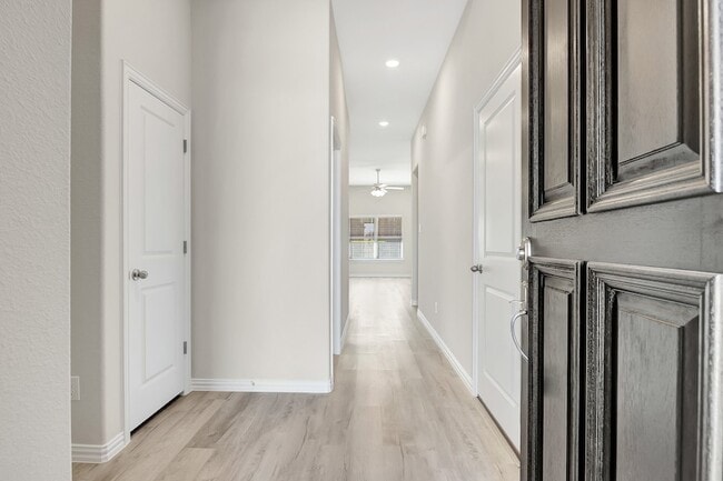 Building Photo - 2810 Woodbrook Dr