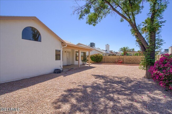 Building Photo - 4516 W Behrend Dr