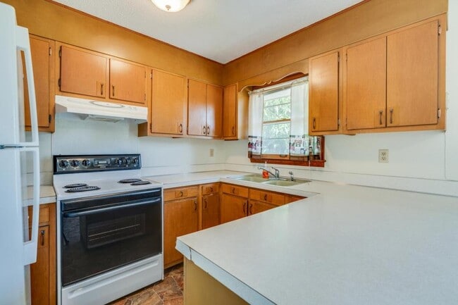 Building Photo - 607 Race St