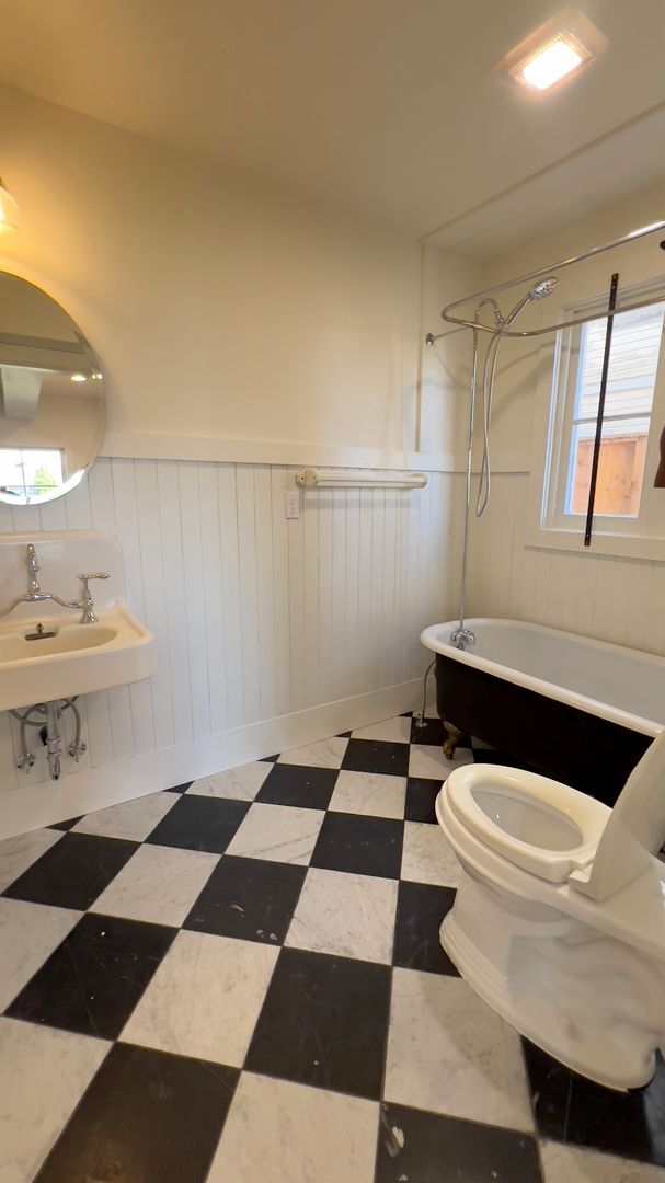 Building Photo - 1588 Grand Ave