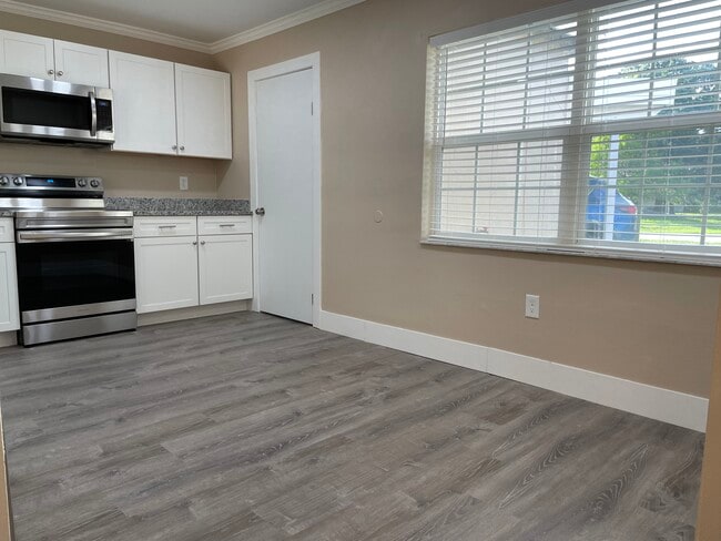 Building Photo - Whitman