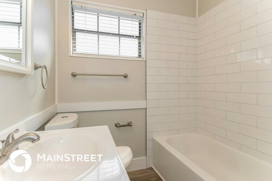 Building Photo - 6528 Blackwood Dr