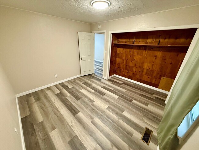 Building Photo - Orchards Home with a View