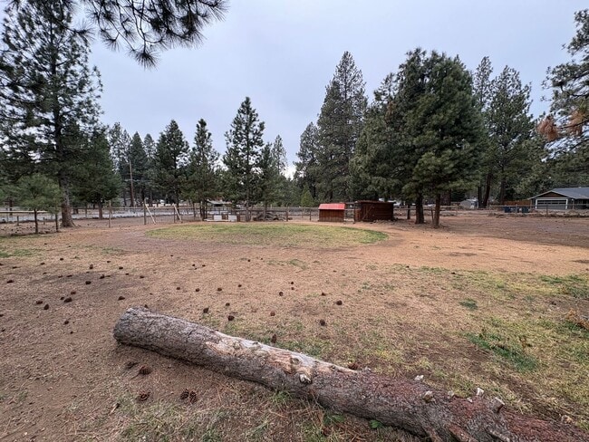 Building Photo - CHECK OUT THIS SPACIOUS SINGLE FAMILY HOME IN DESCHUTES RIVER WOODS ON 0.96 ACRES!