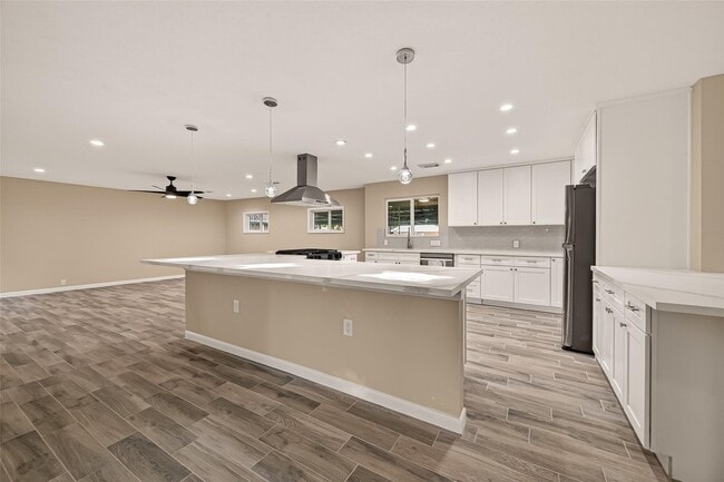 Building Photo - 11206 Huggins Dr