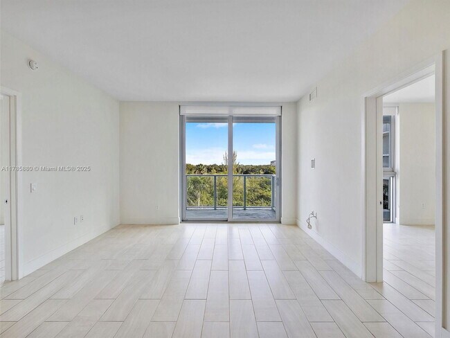 Building Photo - 2000 Metropica Wy