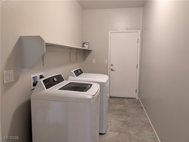 Building Photo - 6114 Scarlet Leaf St