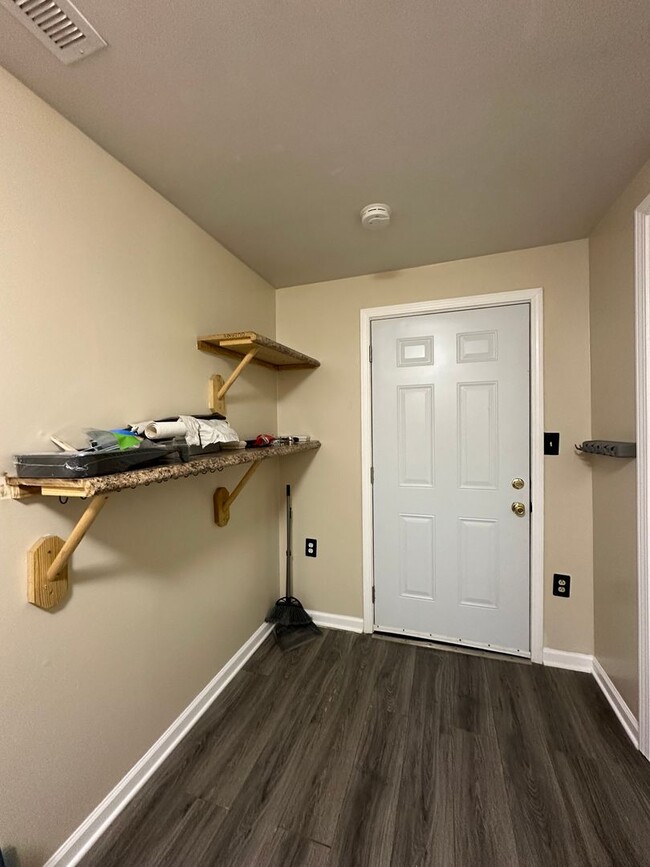 Building Photo - 717 Plantation Rd