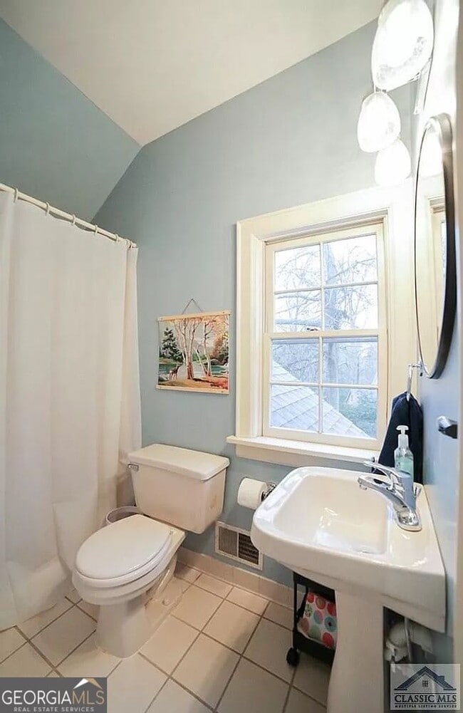 Building Photo - 482 Highland Ave