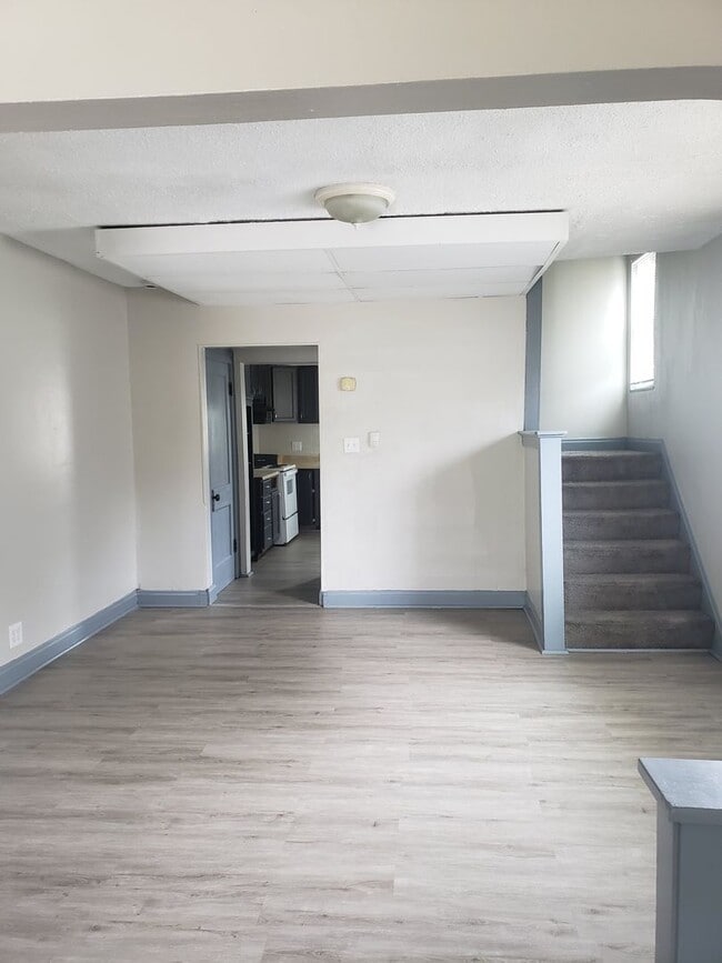 Building Photo - 209-211 N. Hague Avenue