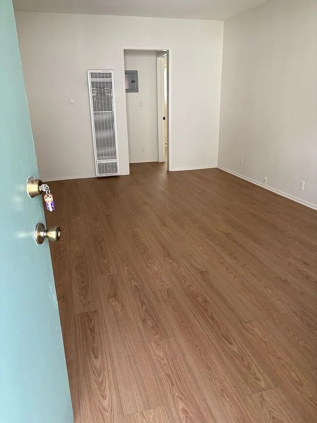 Building Photo - 438 Thomas St