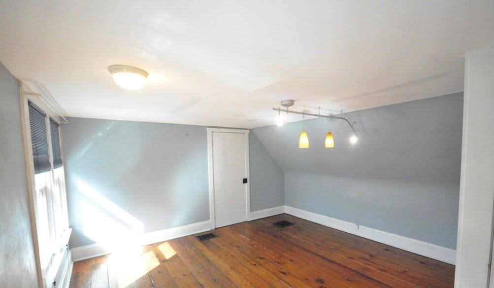 Building Photo - 586 S 9th St