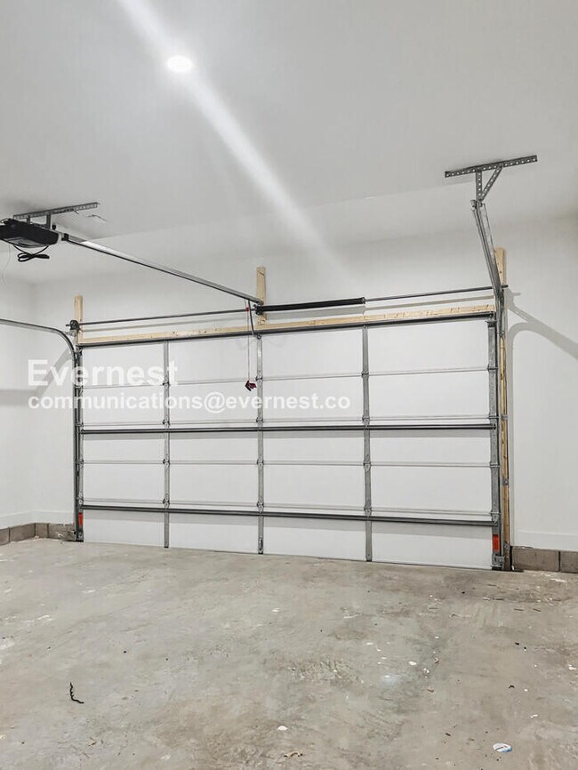 Building Photo - 121 Lucile St