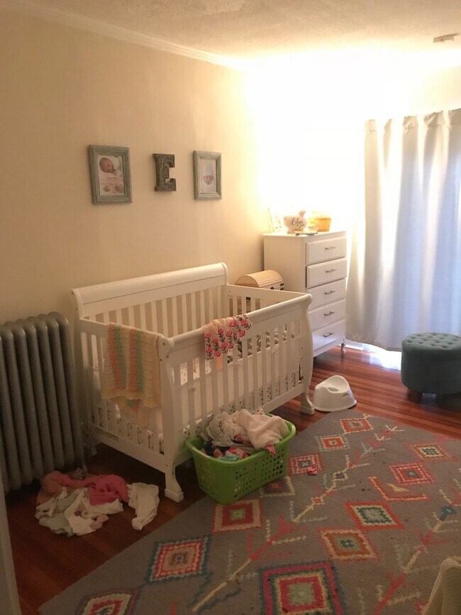 Building Photo - 883 Farmington Ave