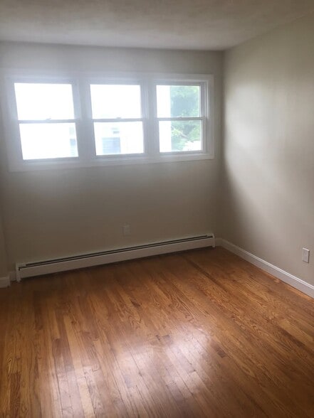 Bedroom with 1/2 bath - 89 Congress St
