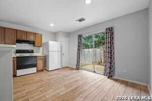 Building Photo - 323 Amberdale Oak