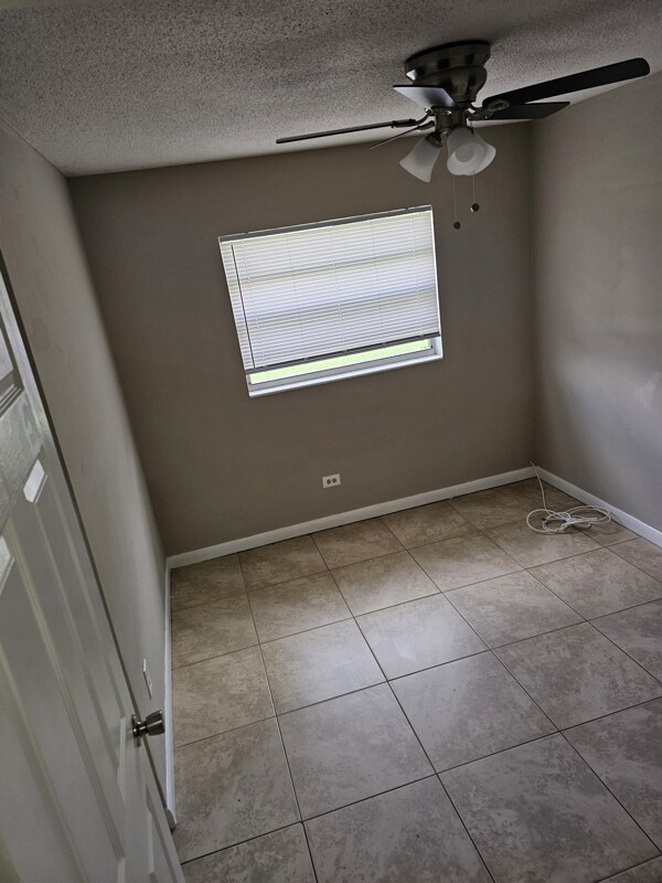 Building Photo - 2550 Stratford Dr
